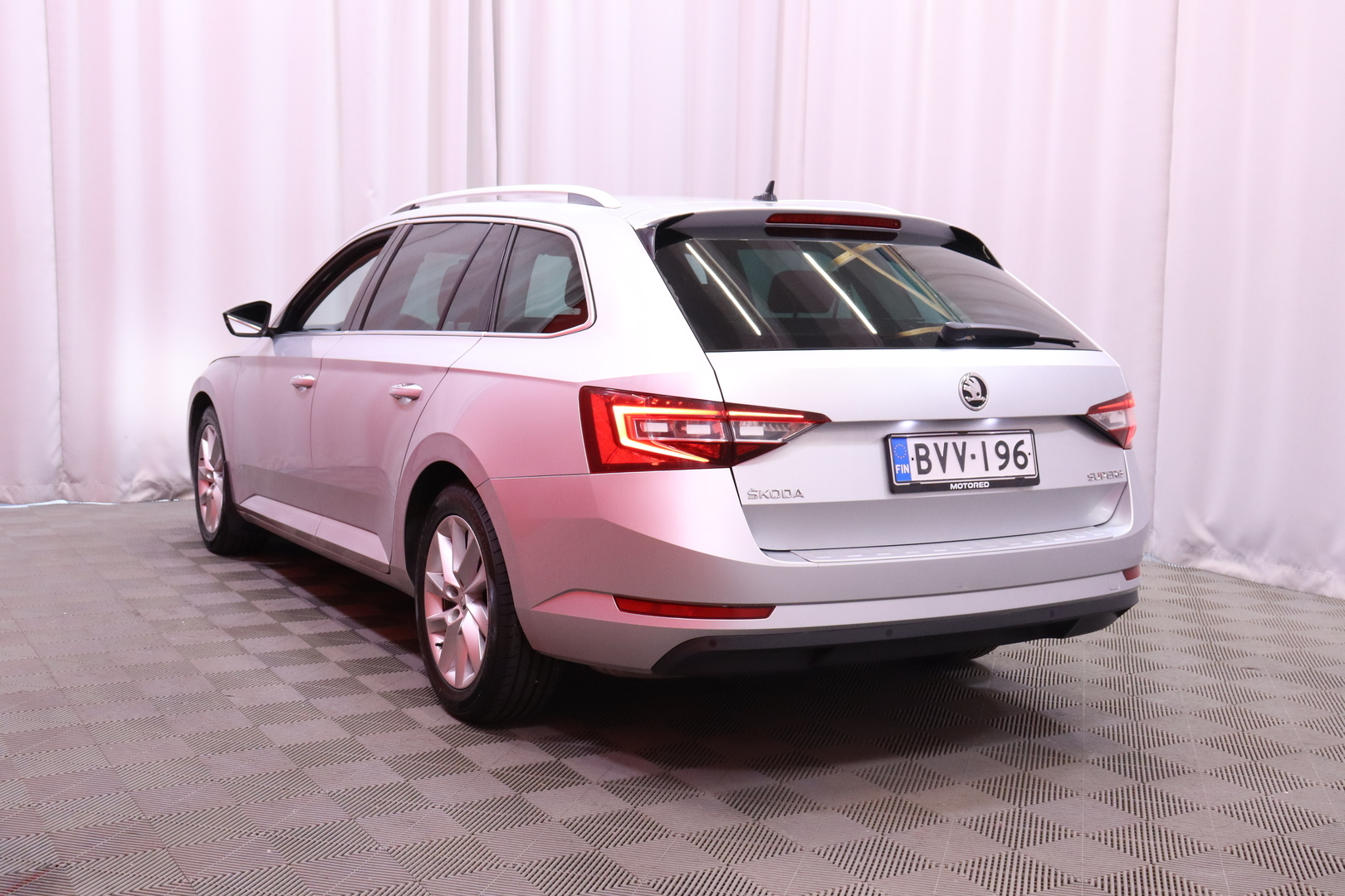Skoda - Superb - Combi 1,5 TSI ACT Ambition BusinessLine DSG Autom. **Suomi-auto / Webasto / Vetokoukku** - Farmari