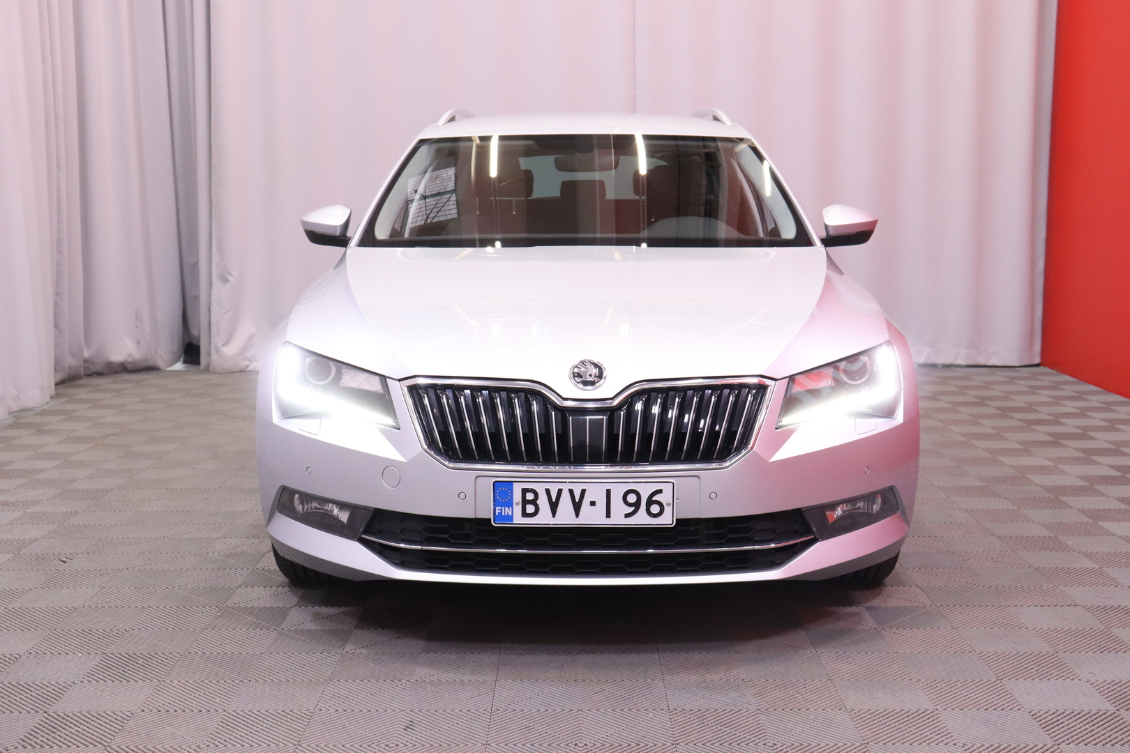 Skoda - Superb - Combi 1,5 TSI ACT Ambition BusinessLine DSG Autom. **Suomi-auto / Webasto / Vetokoukku** - Farmari