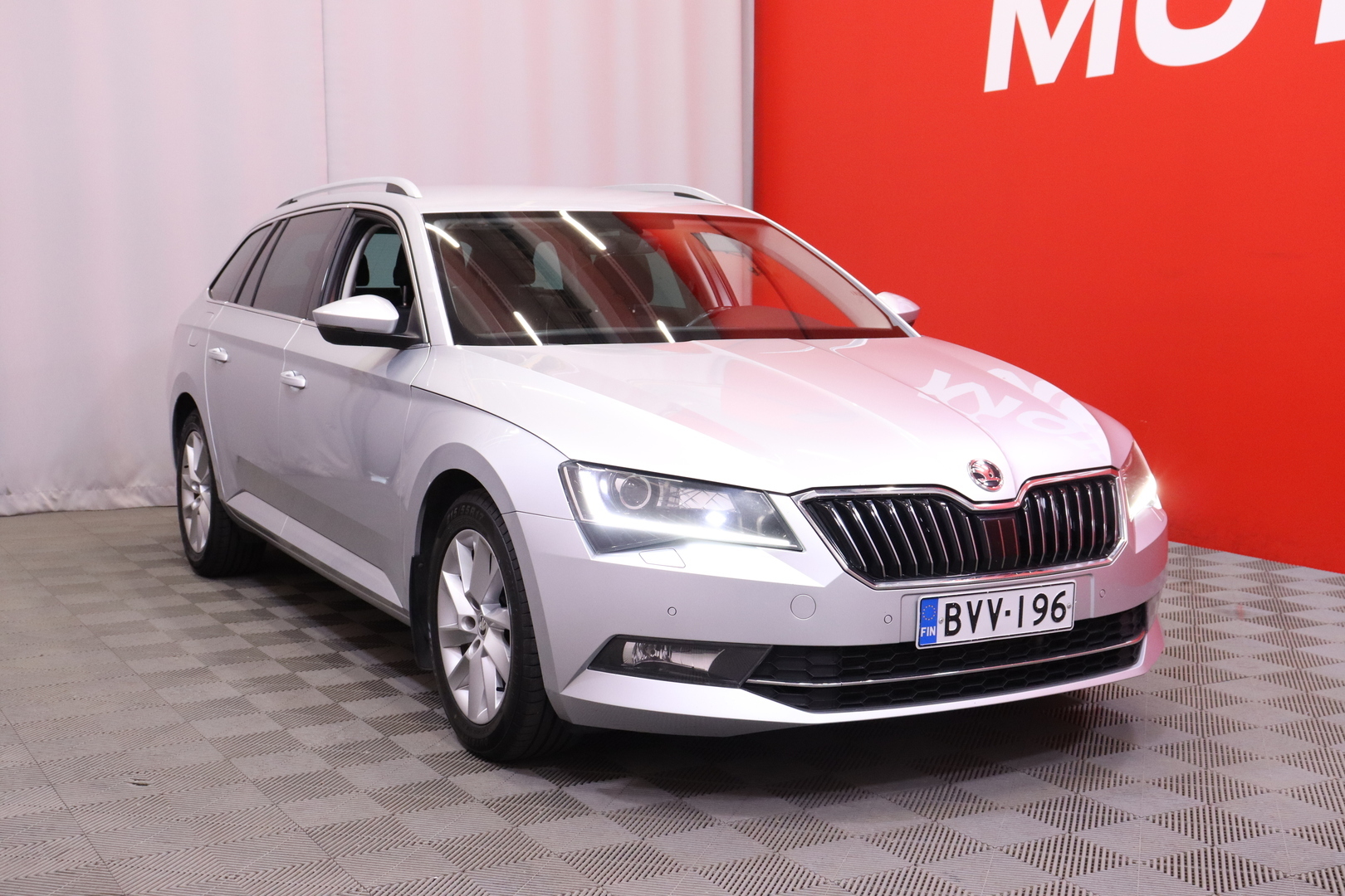 Skoda - Superb - Combi 1,5 TSI ACT Ambition BusinessLine DSG Autom. **Suomi-auto / Webasto / Vetokoukku** - Farmari