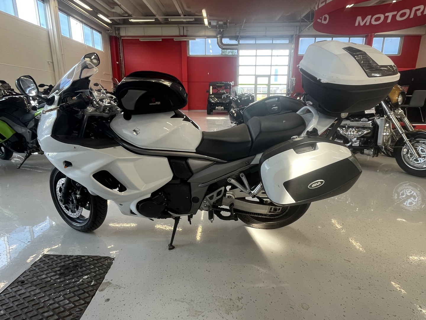 Suzuki - GSX - 1250 FA // Juuri Saapunut! / 4x laukut / Suomi-pyörä / ABS / Huoltokirja // - Moottoripyörä