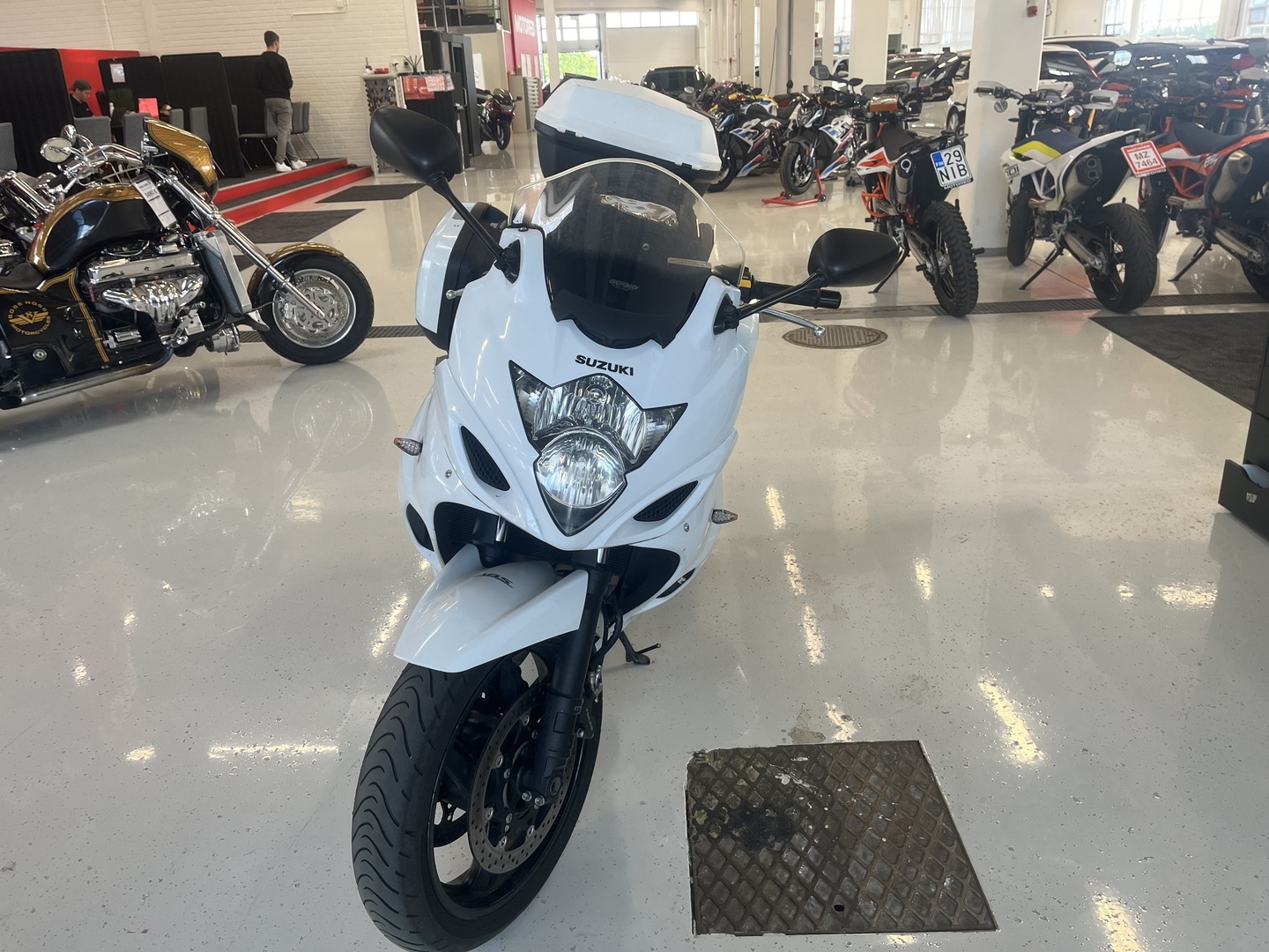 Suzuki - GSX - 1250 FA // Juuri Saapunut! / 4x laukut / Suomi-pyörä / ABS / Huoltokirja // - Moottoripyörä
