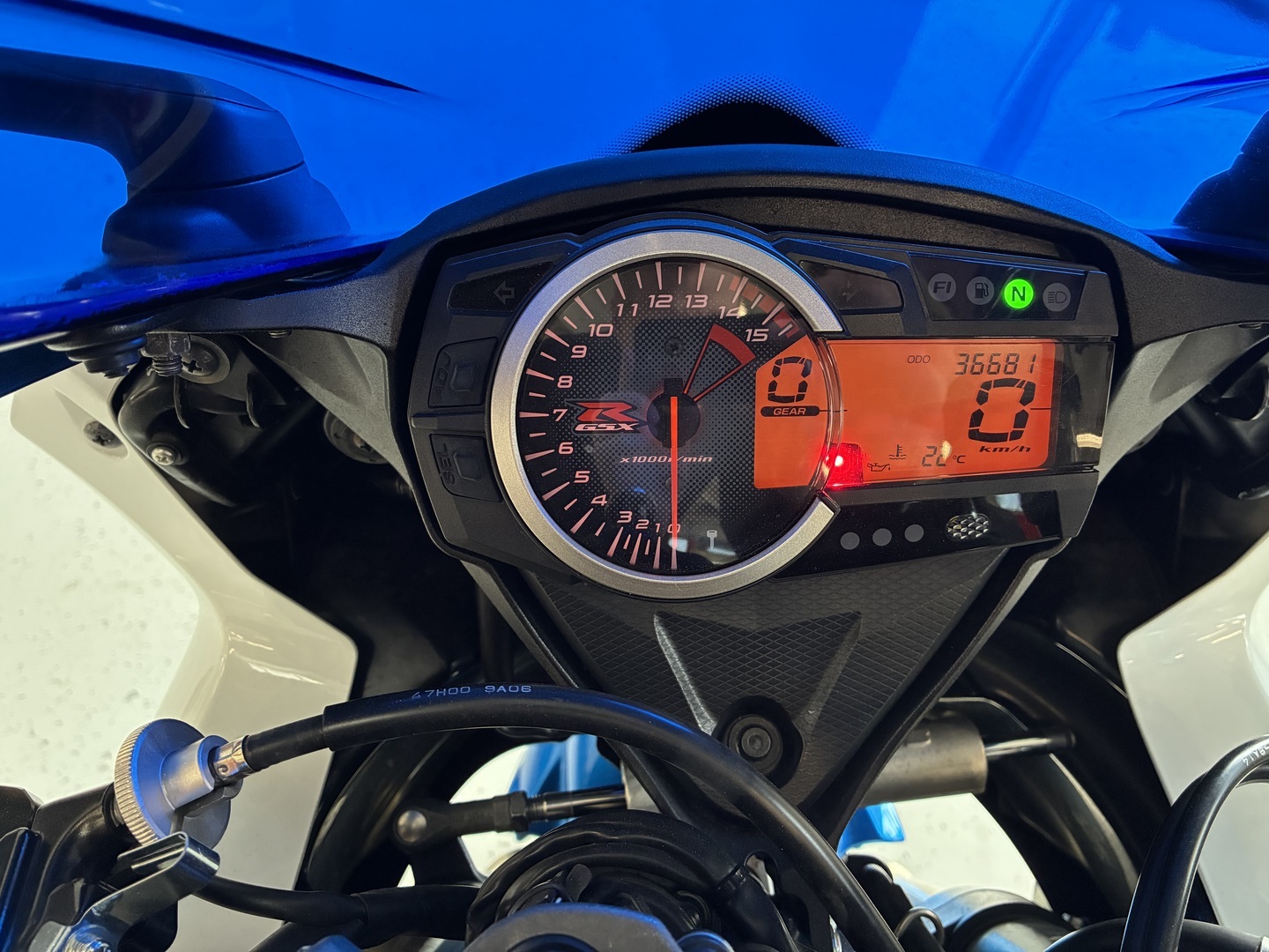Suzuki - GSX-R - 1000 // Suomi-Pyörä / Racefit titaaniputkisto / Huoltomuistio // - Moottoripyörä