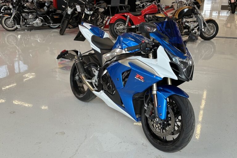 Suzuki - GSX-R - 1000 // Suomi-Pyörä / Racefit titaaniputkisto / Huoltomuistio // - Moottoripyörä