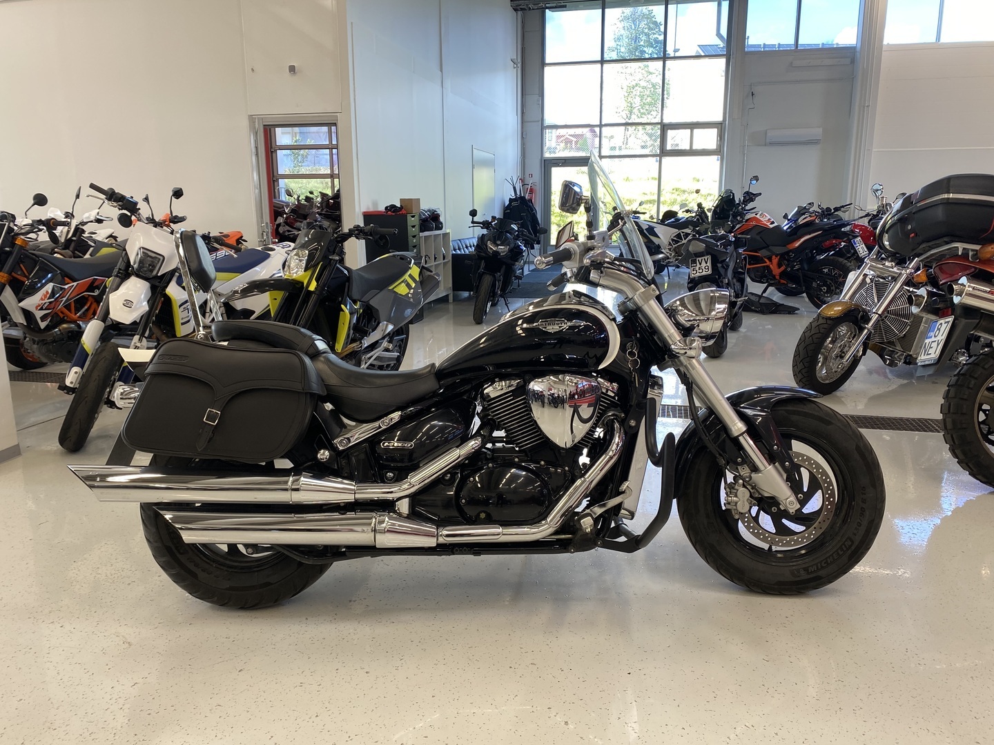 Suzuki - INTRUDER - M800 // Juuri sapunut / Sivulaukut / Huoltokirja / Sissy / Kaatumaraudat // - Moottoripyörä