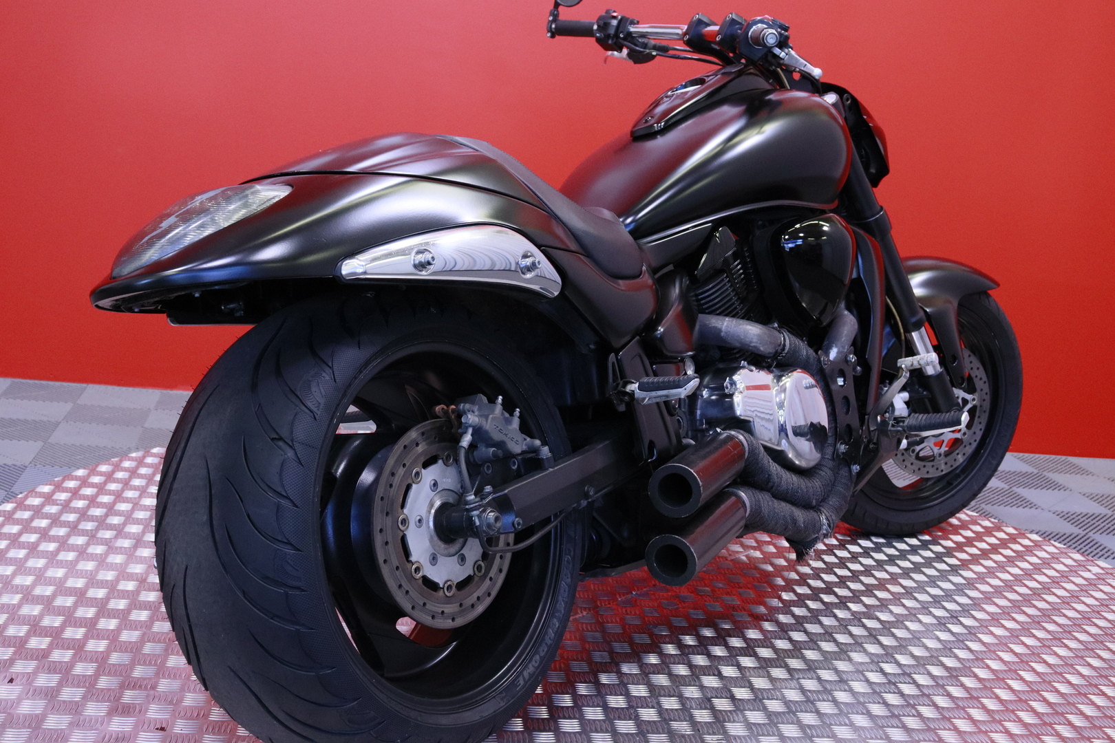 Suzuki - INTRUDER - M1800R // Suomi-pyörä / Led-ajovalot / Led-vilkut / Hyvät renkaat // - Moottoripyörä