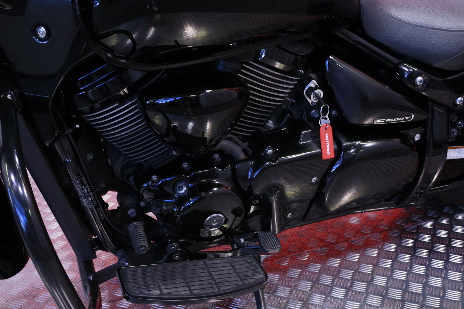 Suzuki - VL - C 1500T // Freedom-Putkisto / Huoltokirja / Radio // - Moottoripyörä