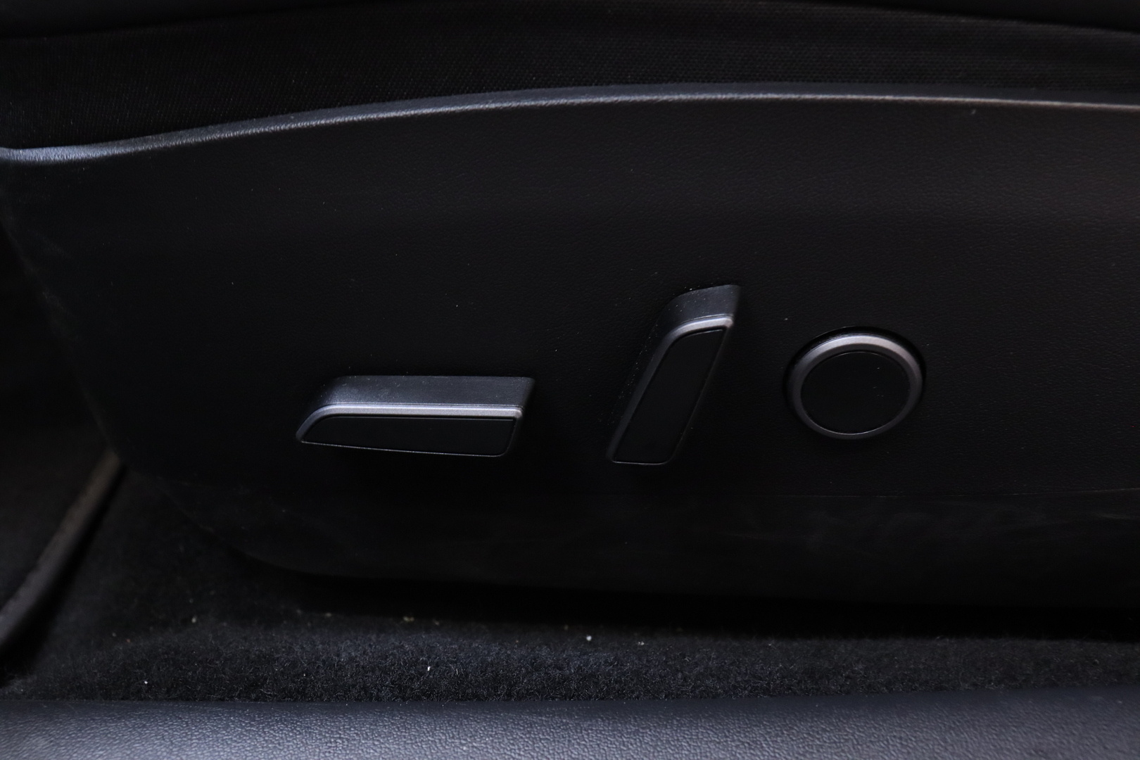 Tesla - Model 3 - Long Range // AMD Ryzen / ACC / Koukku / Deep Blue metallic / Ratinlämmitin / ACC / Panorama / Kamera / Lämpöpumppu // - Sedan