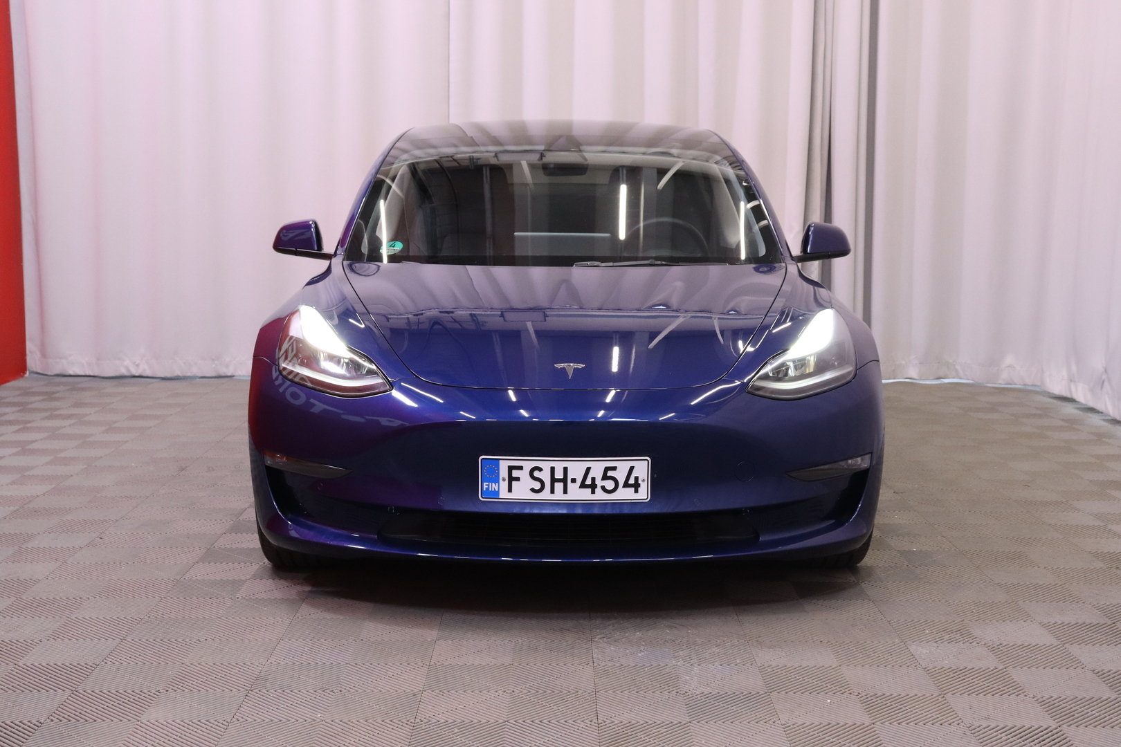 Tesla - Model 3 - Long Range // AMD Ryzen / ACC / Koukku / Deep Blue metallic / Ratinlämmitin / ACC / Panorama / Kamera / Lämpöpumppu // - Sedan