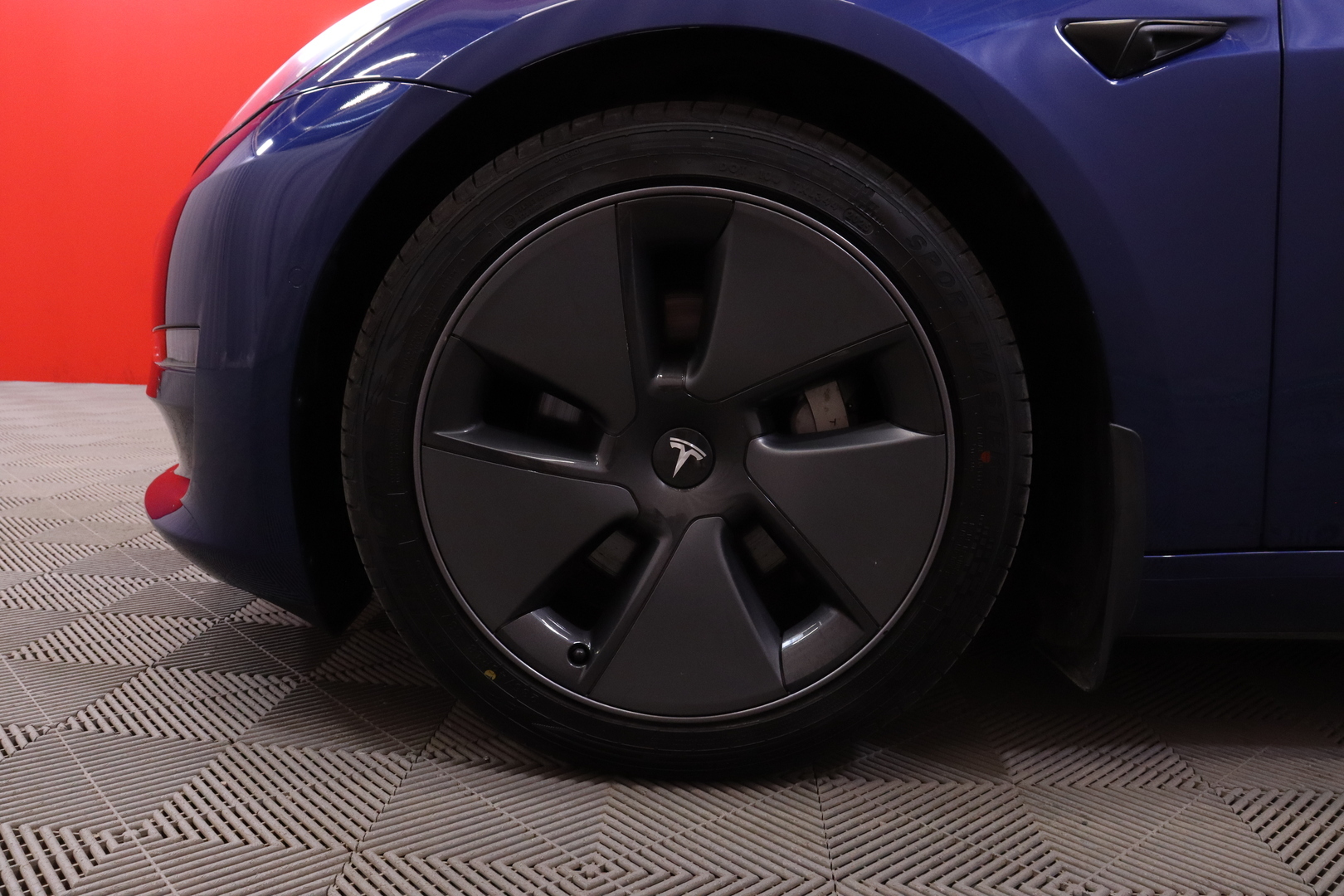 Tesla - Model 3 - Long Range // AMD Ryzen / ACC / Koukku / Deep Blue metallic / Ratinlämmitin / ACC / Panorama / Kamera / Lämpöpumppu // - Sedan