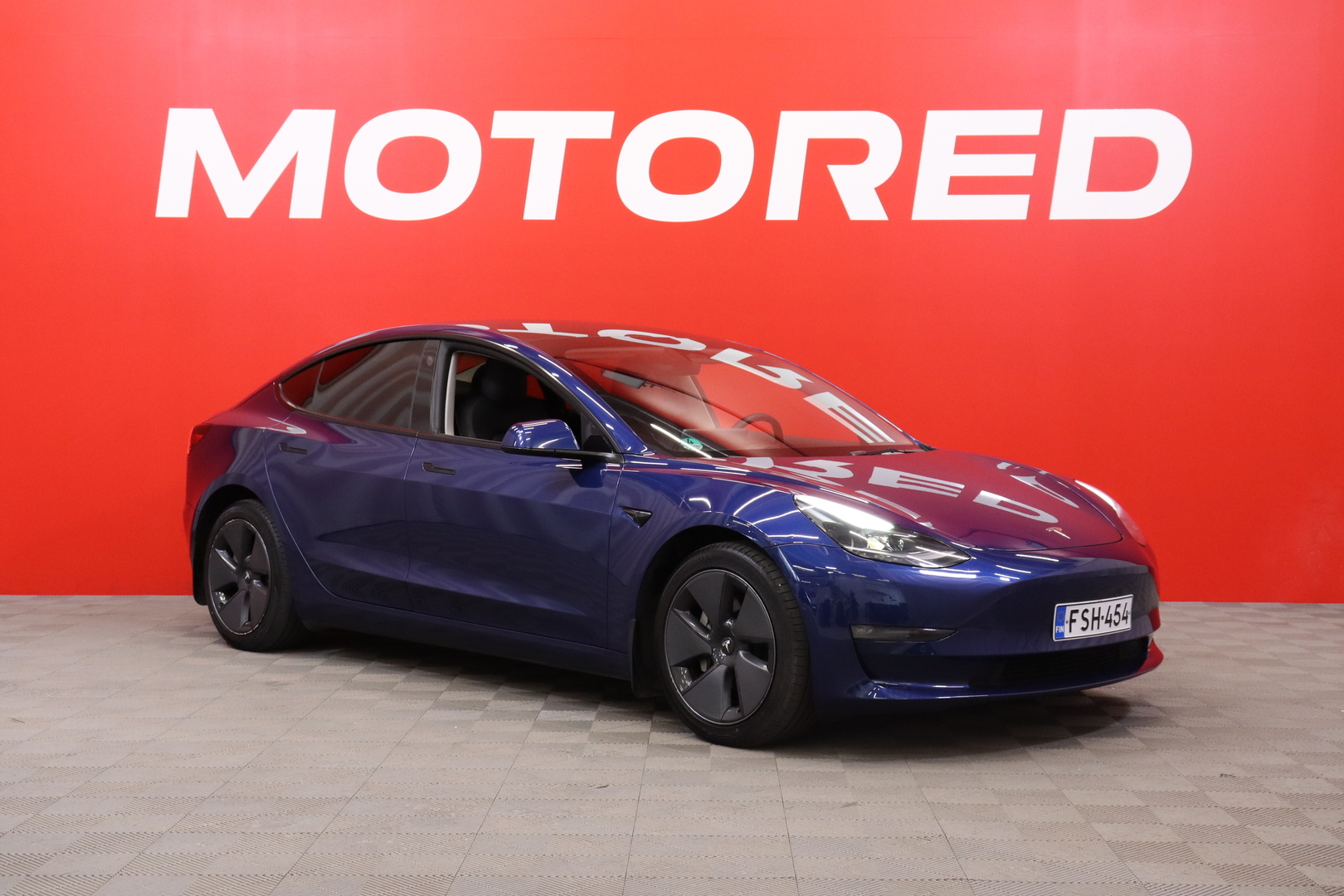 Tesla - Model 3 - Long Range // AMD Ryzen / ACC / Koukku / Deep Blue metallic / Ratinlämmitin / ACC / Panorama / Kamera / Lämpöpumppu // - Sedan