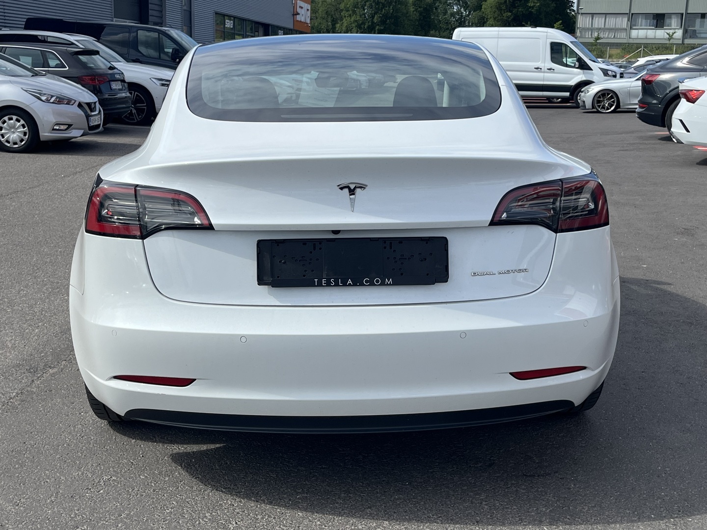 Tesla - Model 3 - Long Range - Sedan