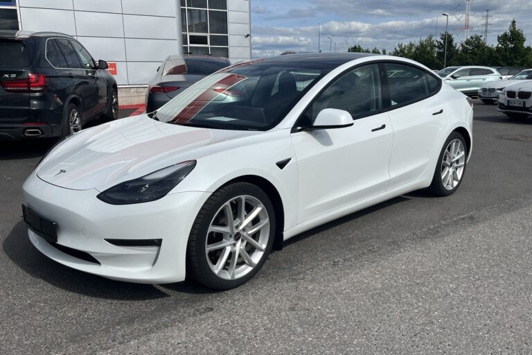 Tesla - Model 3 - Long Range - Sedan