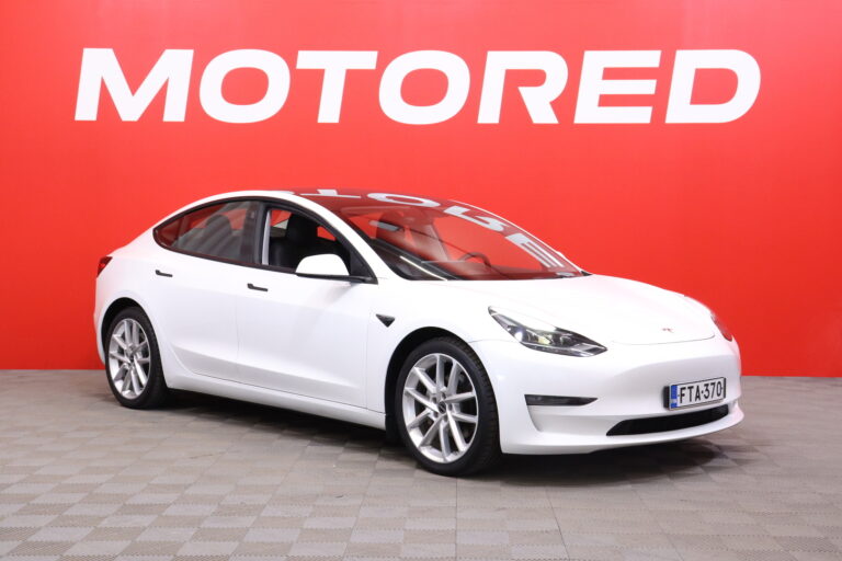 Tesla - Model 3 - Long Range // Autopilot 3 / Lämpöpumppu / Kamera / Navi / Panorama / LED // - Sedan