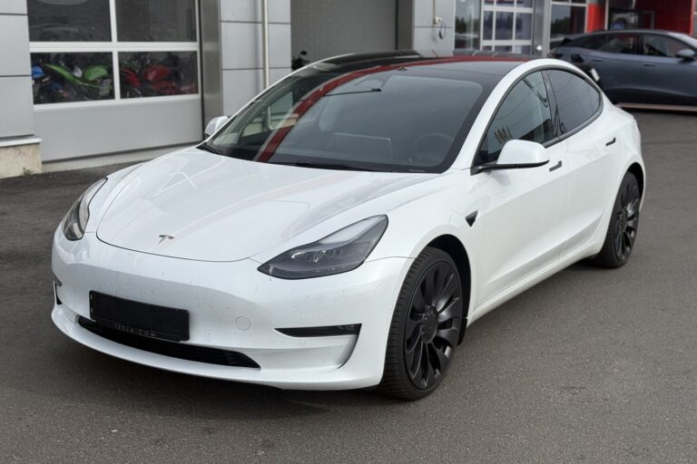 Tesla - Model 3 - Performance - Sedan