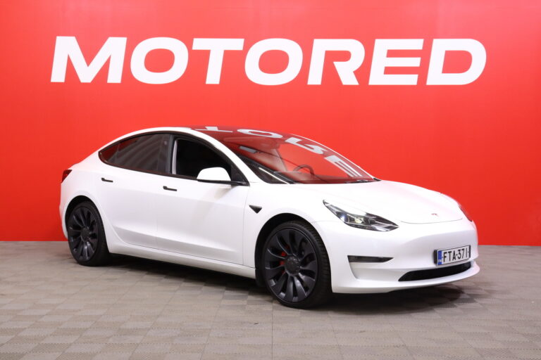 Tesla - Model 3 - Performance // AMD Ryzen / Autopilot 3 / Premium Audio / Lämpöpumppu / LED // - Sedan