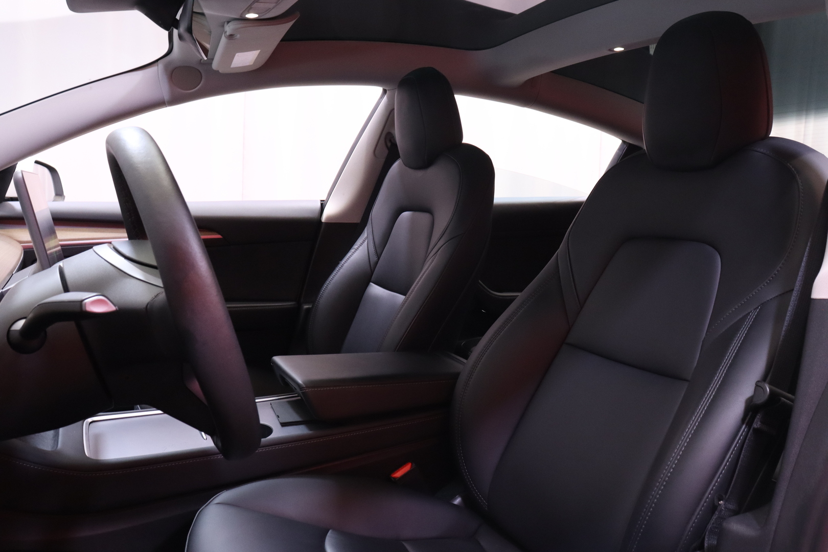 Tesla - Model 3 - Long Range - Sedan