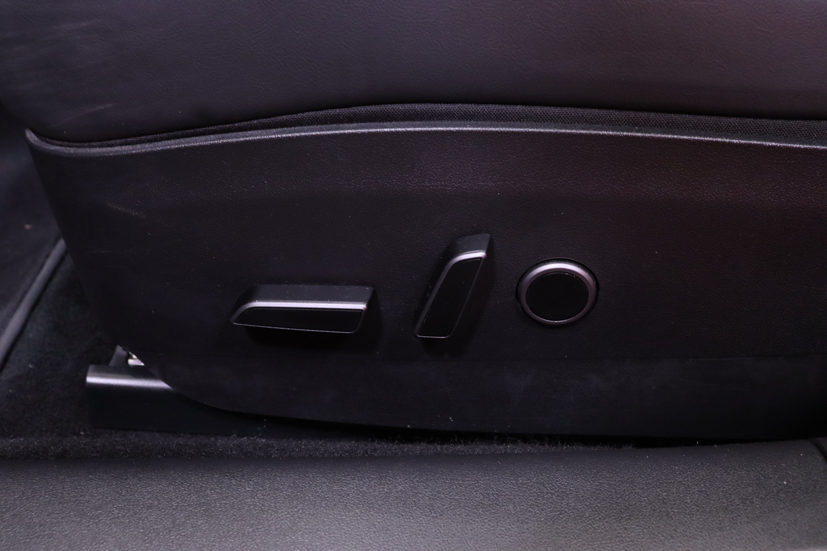 Tesla - Model 3 - Long Range - Sedan