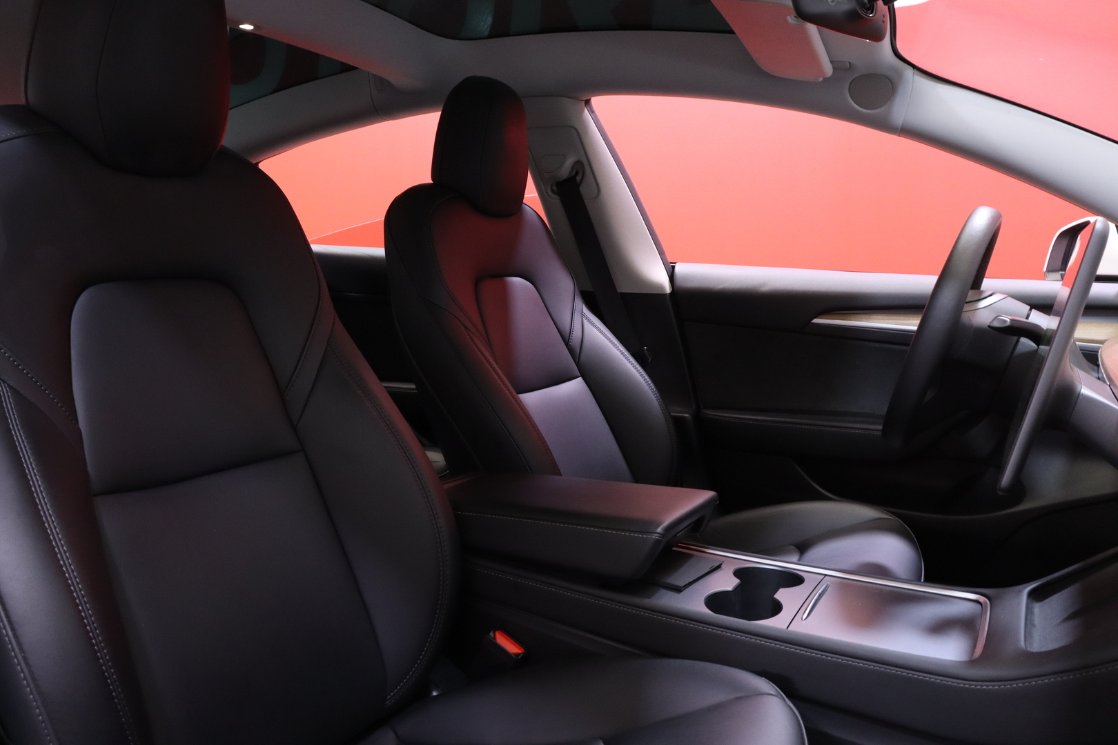 Tesla - Model 3 - Long Range - Sedan