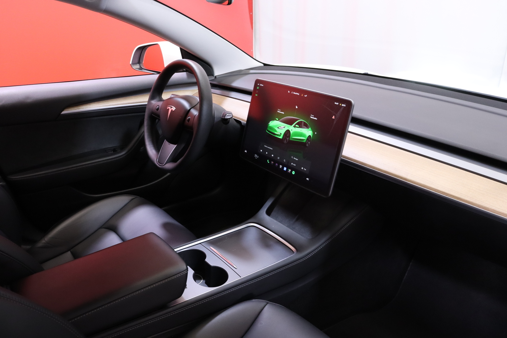 Tesla - Model 3 - Long Range - Sedan