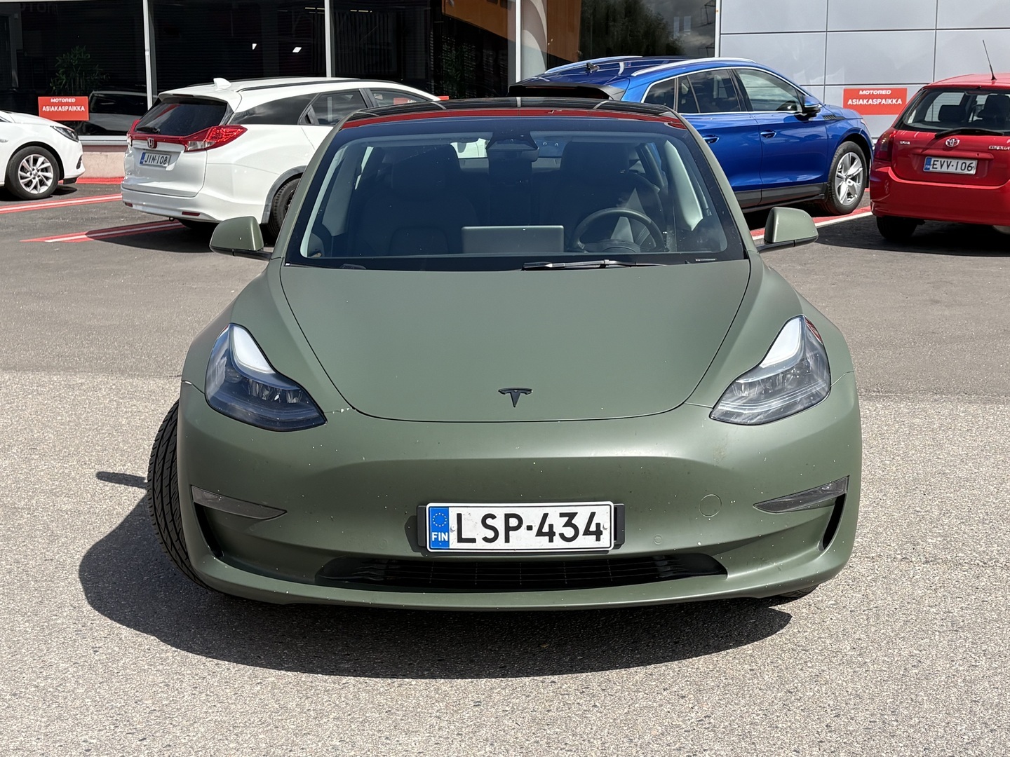 Tesla - Model 3 - Long Range - Sedan