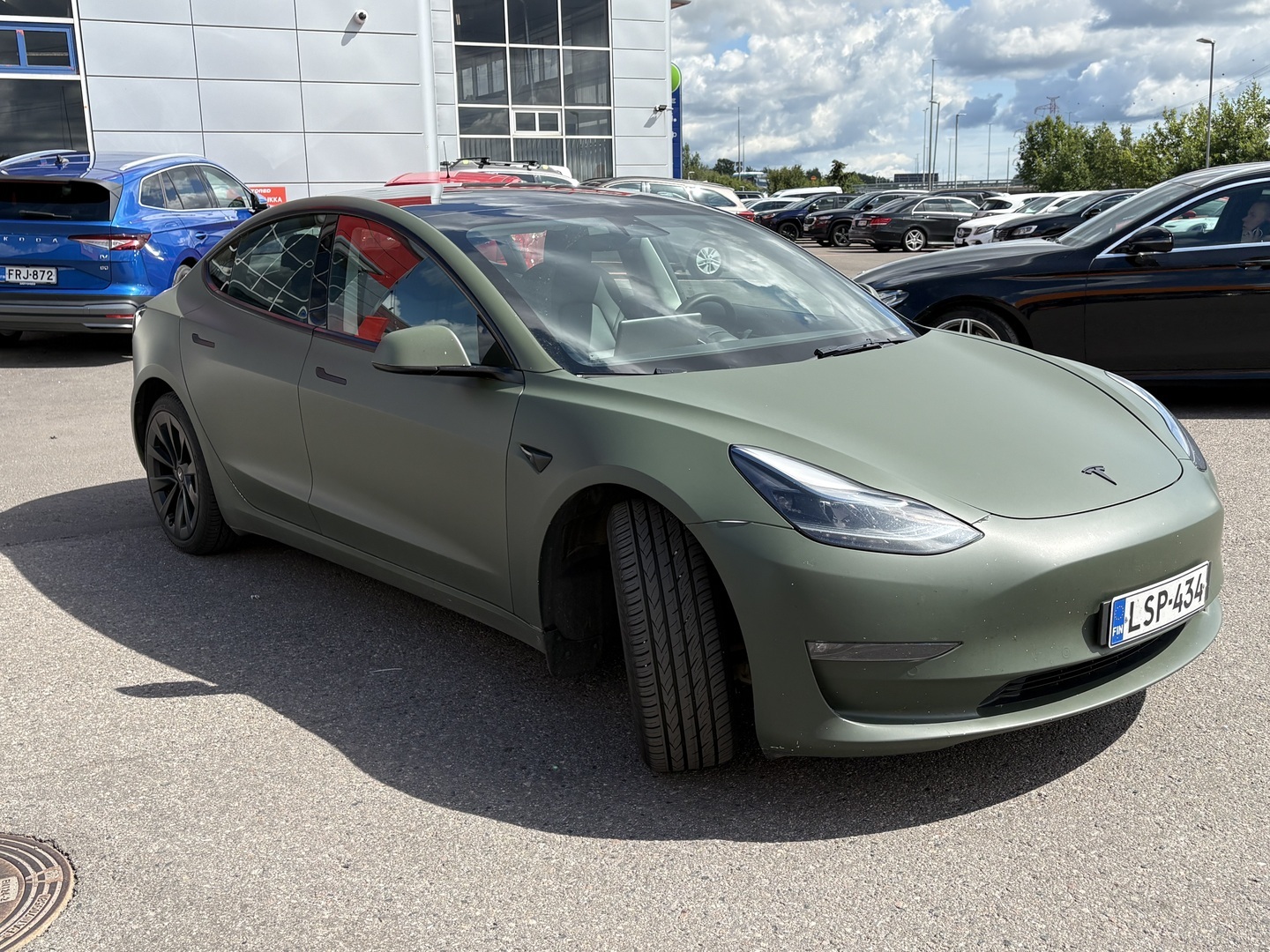 Tesla - Model 3 - Long Range - Sedan