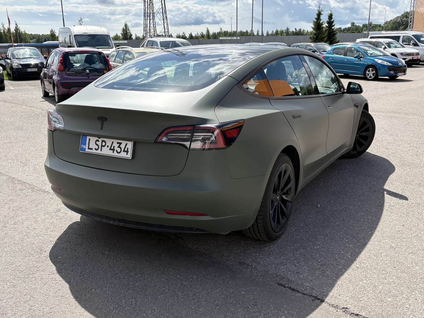 Tesla - Model 3 - Long Range - Sedan