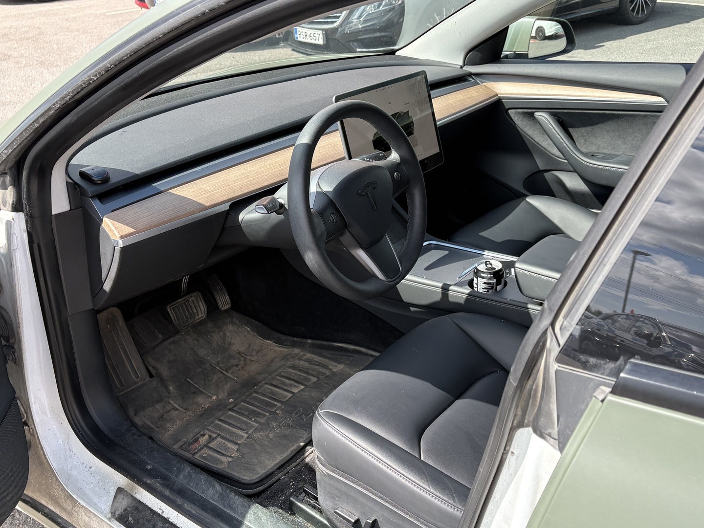 Tesla - Model 3 - Long Range - Sedan