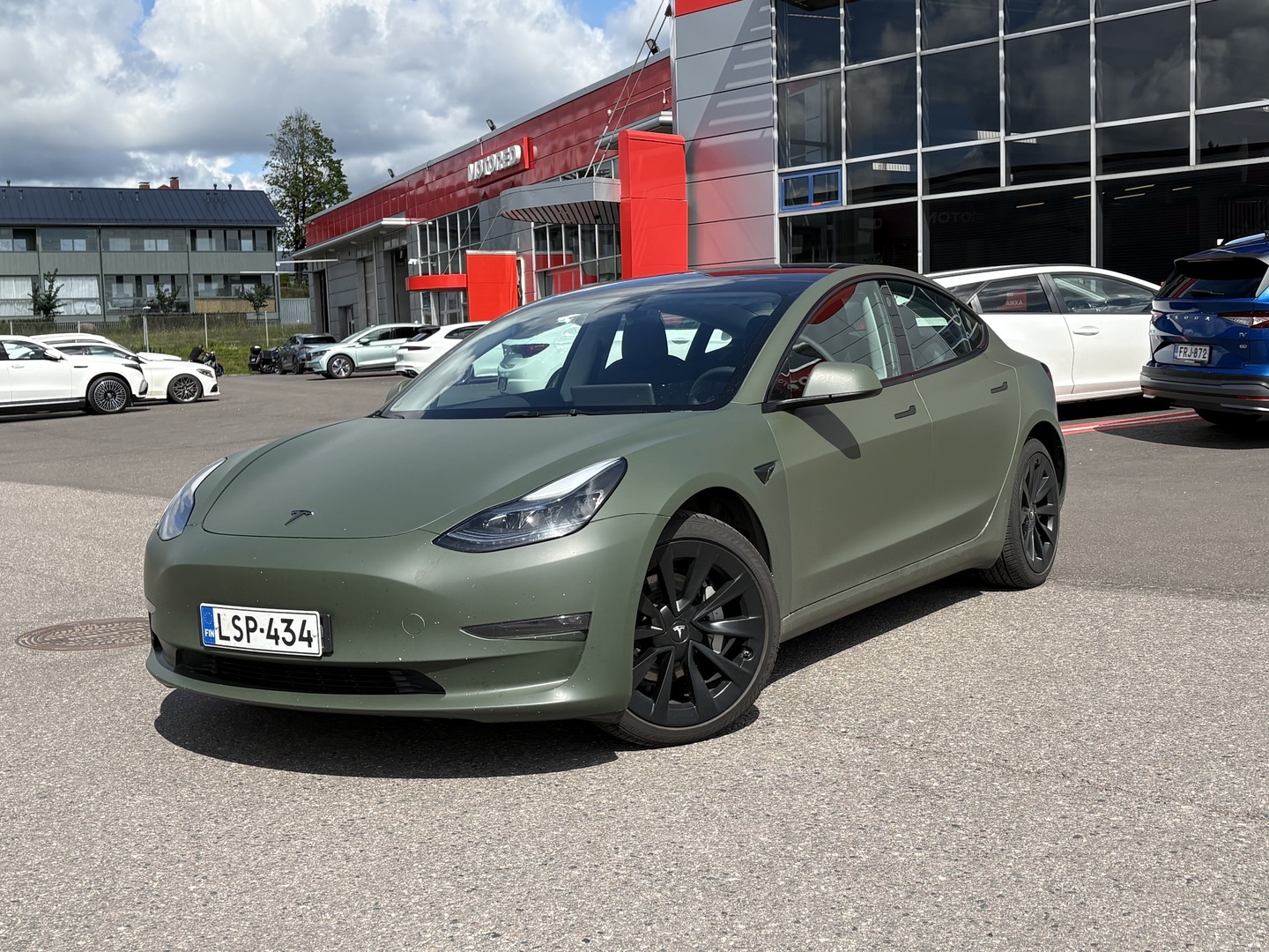 Tesla - Model 3 - Long Range - Sedan