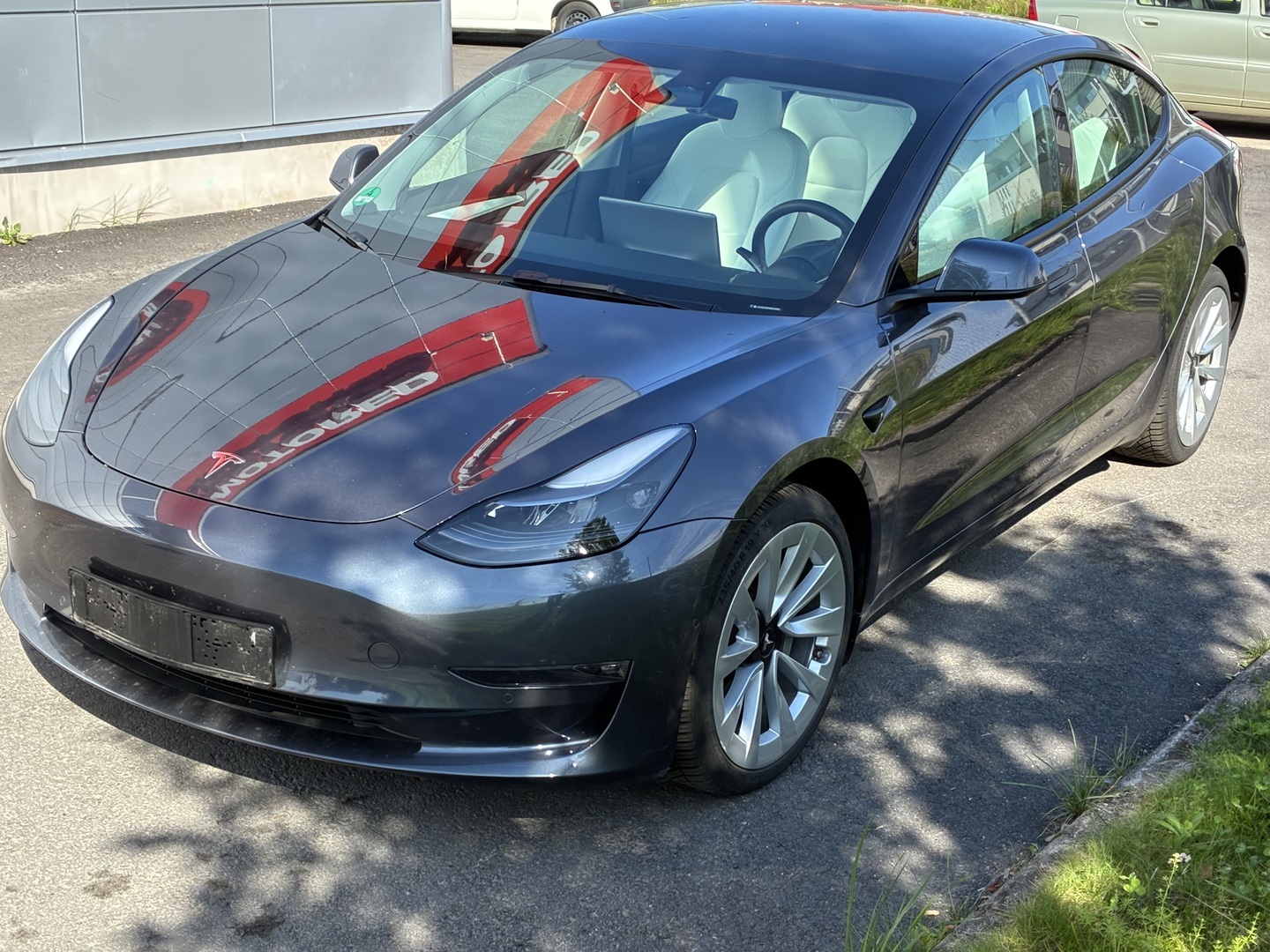 Tesla - Model 3 - Long Range - Sedan