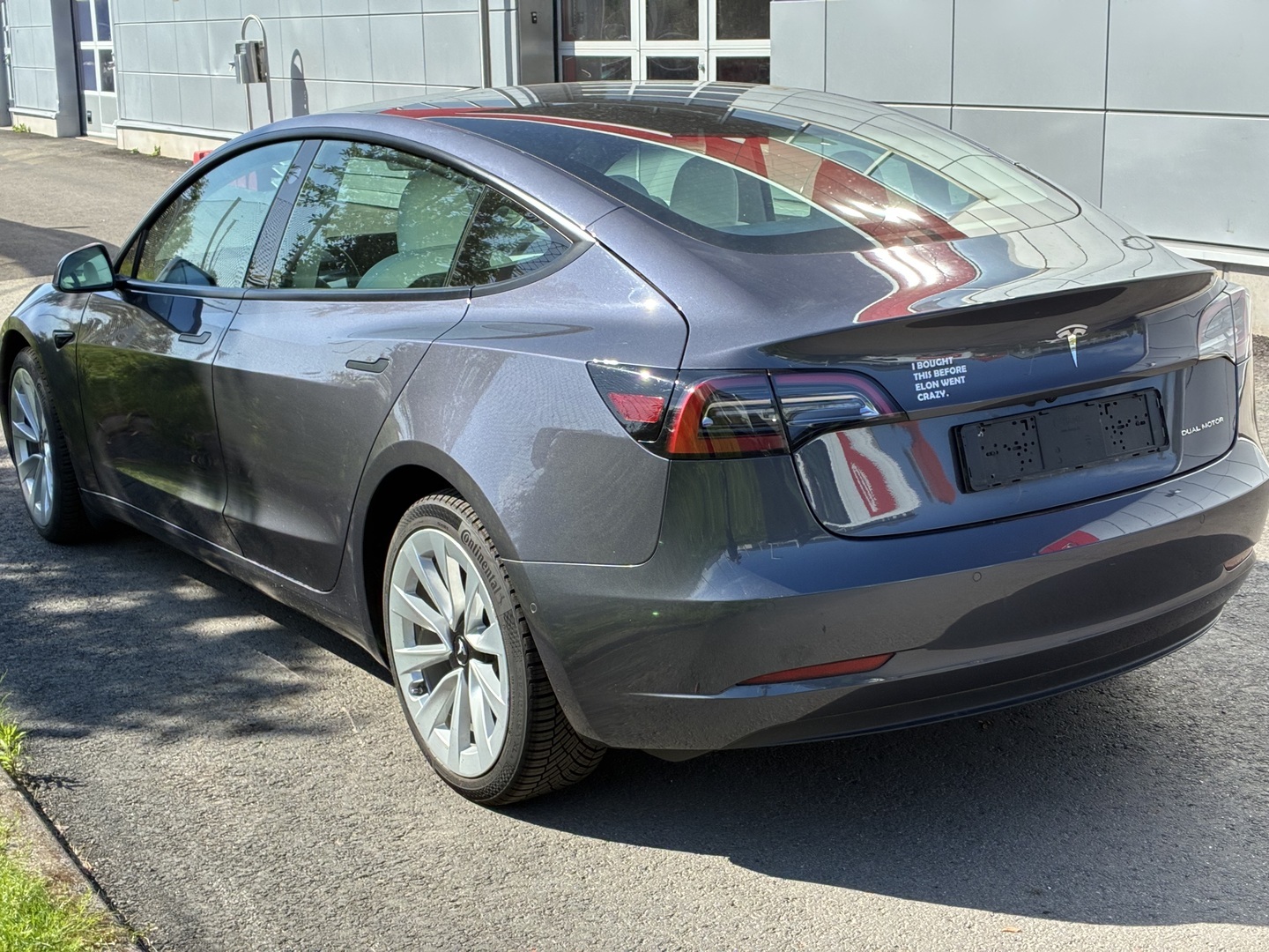 Tesla - Model 3 - Long Range - Sedan