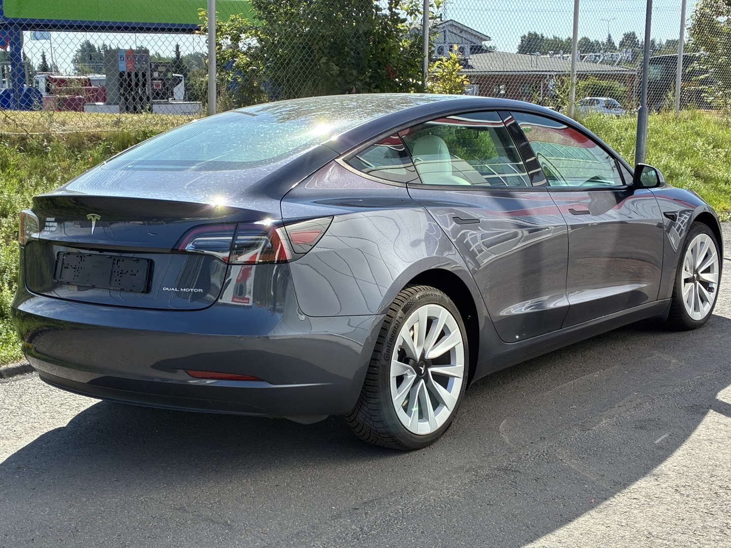 Tesla - Model 3 - Long Range - Sedan