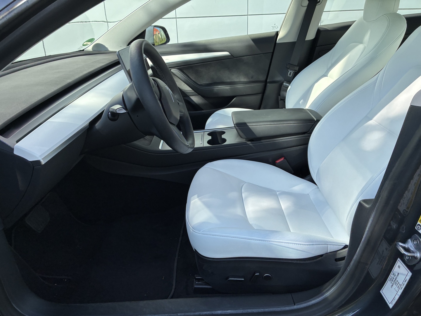 Tesla - Model 3 - Long Range - Sedan