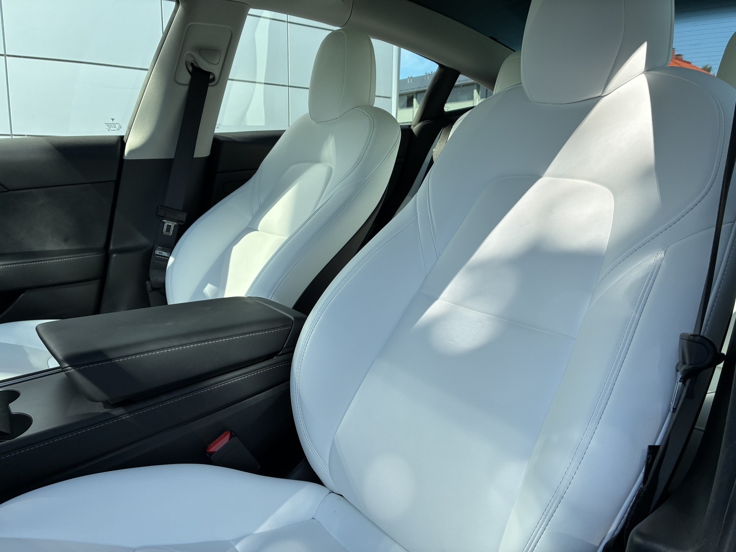 Tesla - Model 3 - Long Range - Sedan