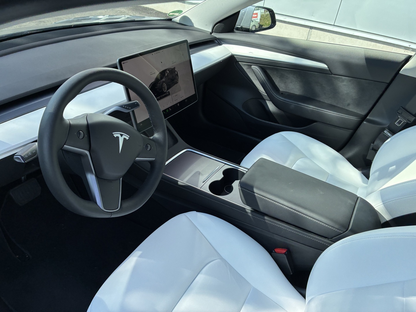 Tesla - Model 3 - Long Range - Sedan