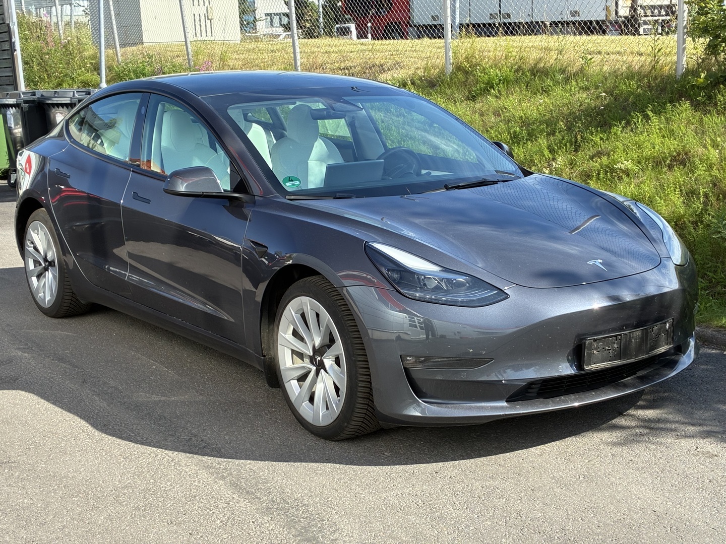 Tesla - Model 3 - Long Range - Sedan
