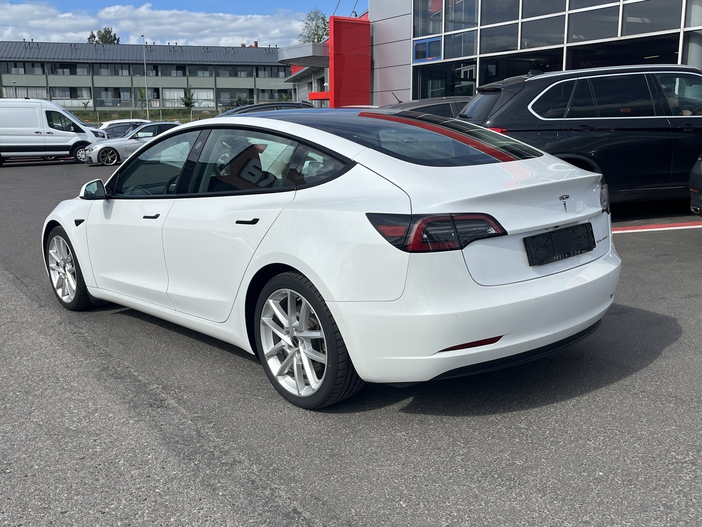 Tesla - Model 3 - Long Range - Sedan