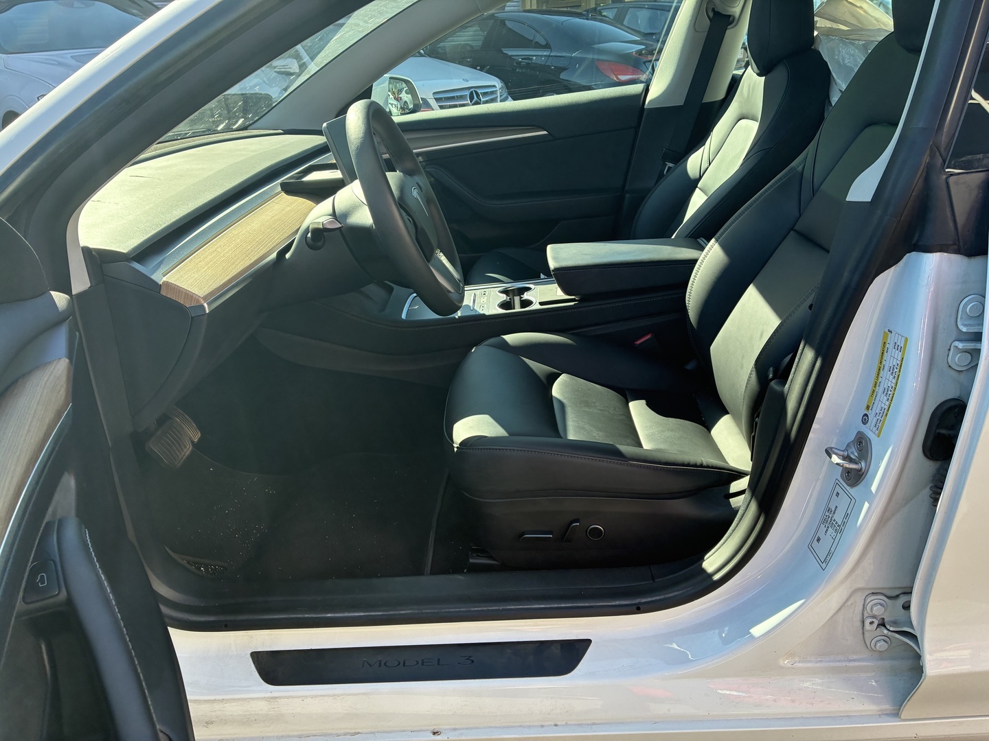 Tesla - Model 3 - Long Range - Sedan