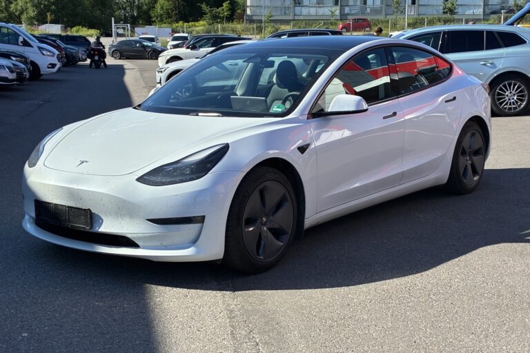 Tesla - Model 3 - Long Range - Sedan