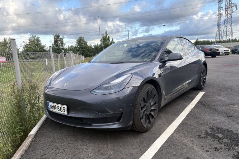 Tesla - Model 3 - Performance MY21 // Lämpöpumppu / 2x Vanteet / Premium Audio // - Sedan