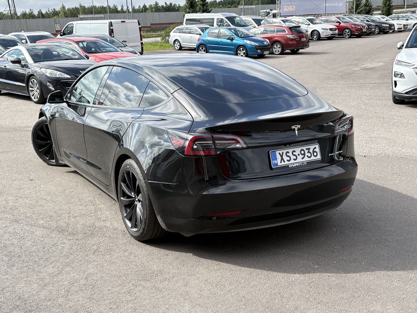 Tesla - Model 3 - Long Range - Sedan