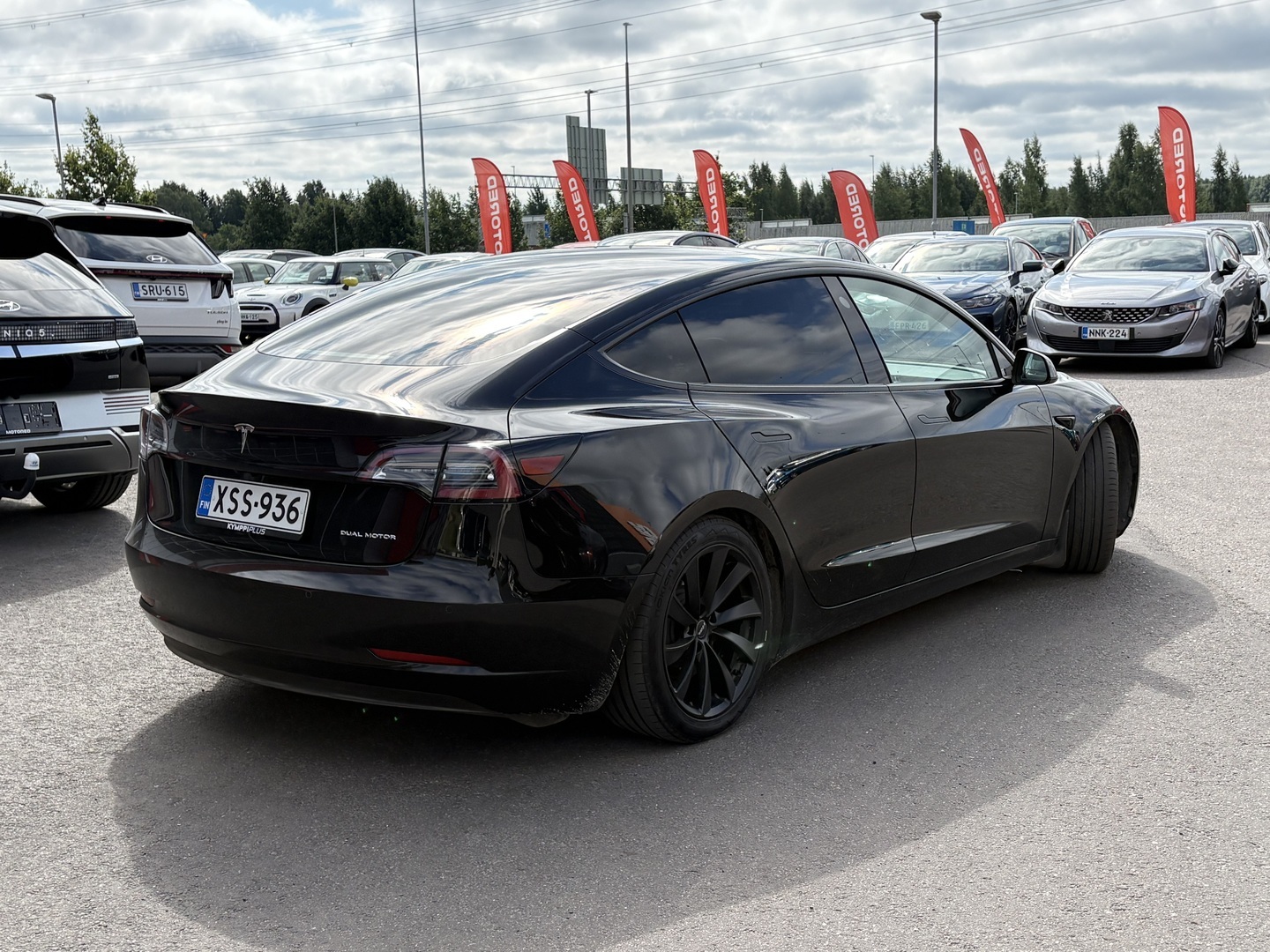 Tesla - Model 3 - Long Range - Sedan