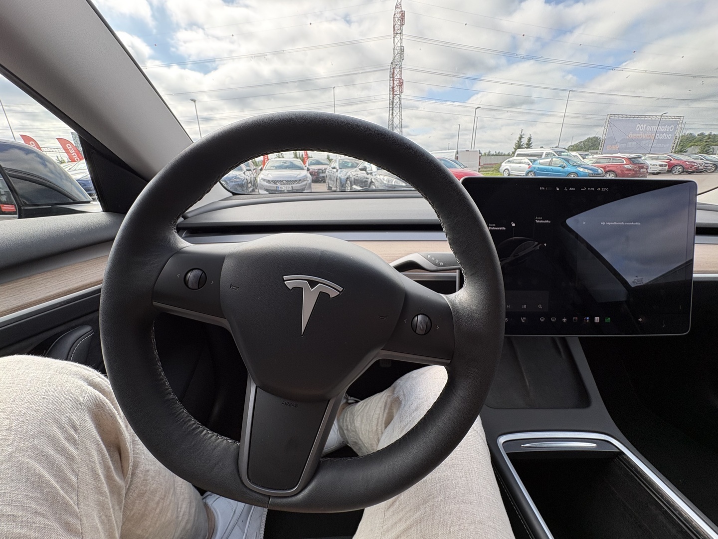 Tesla - Model 3 - Long Range - Sedan