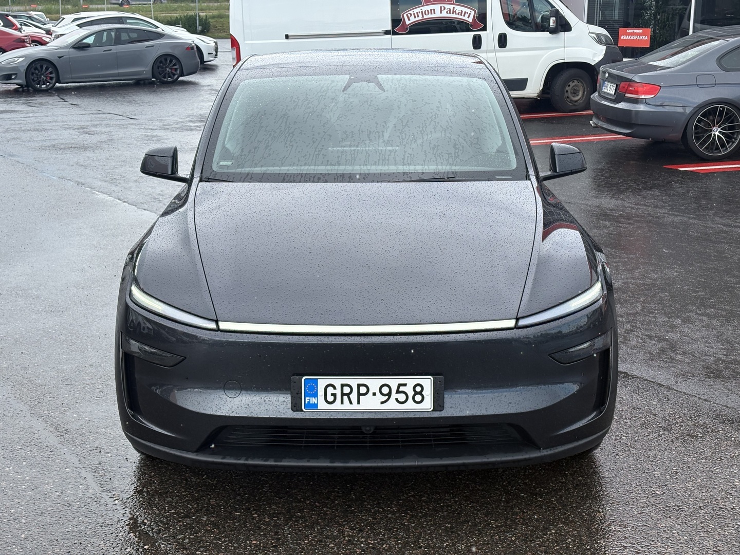 Tesla - Model Y - Long Range AWD Juniper / 1.om Suomi-auto / AMD Ryzen / Vetokoukku / Ilmastoidut nahat / 2xRenkaat&Vanteet /Premium audio - Maastoauto