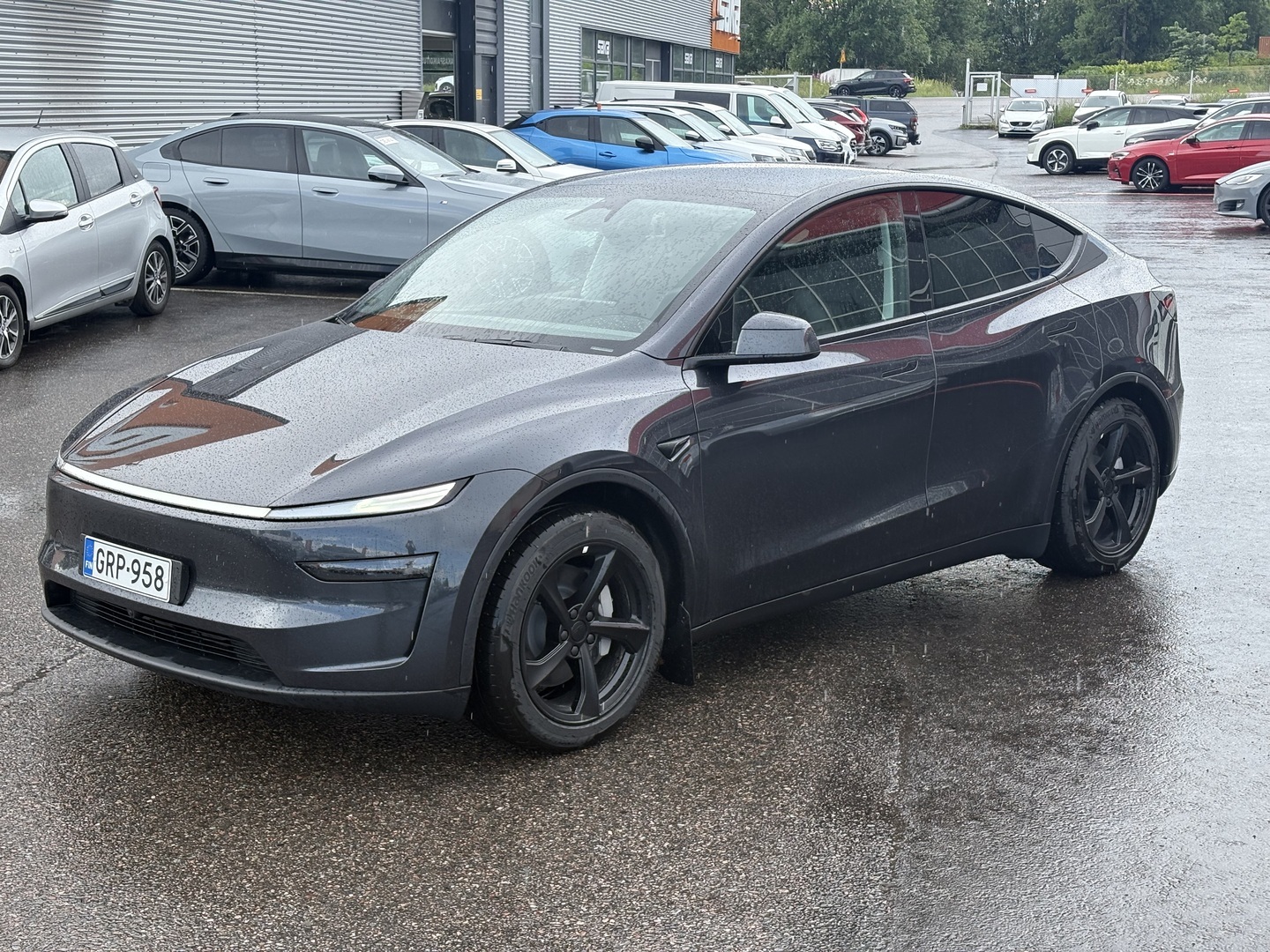 Tesla - Model Y - Long Range AWD Juniper / 1.om Suomi-auto / AMD Ryzen / Vetokoukku / Ilmastoidut nahat / 2xRenkaat&Vanteet /Premium audio - Maastoauto