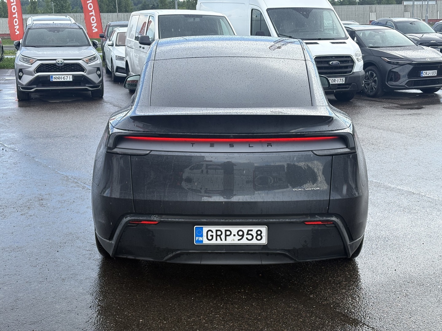 Tesla - Model Y - Long Range AWD Juniper / 1.om Suomi-auto / AMD Ryzen / Vetokoukku / Ilmastoidut nahat / 2xRenkaat&Vanteet /Premium audio - Maastoauto