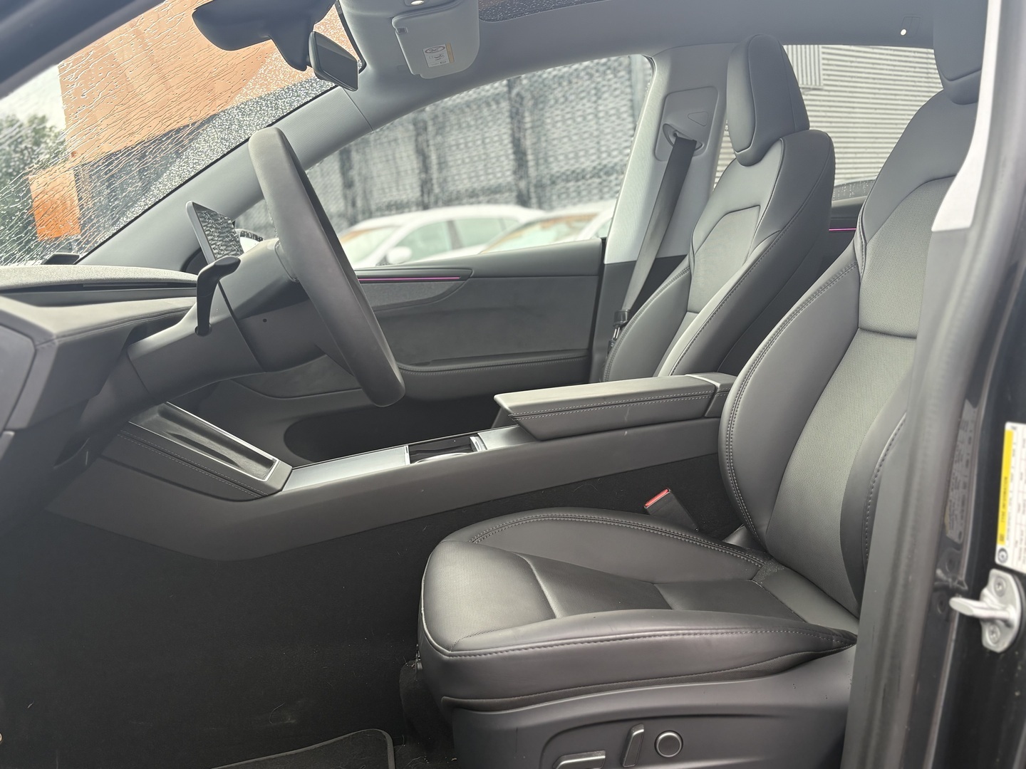 Tesla - Model Y - Long Range AWD Juniper / 1.om Suomi-auto / AMD Ryzen / Vetokoukku / Ilmastoidut nahat / 2xRenkaat&Vanteet /Premium audio - Maastoauto