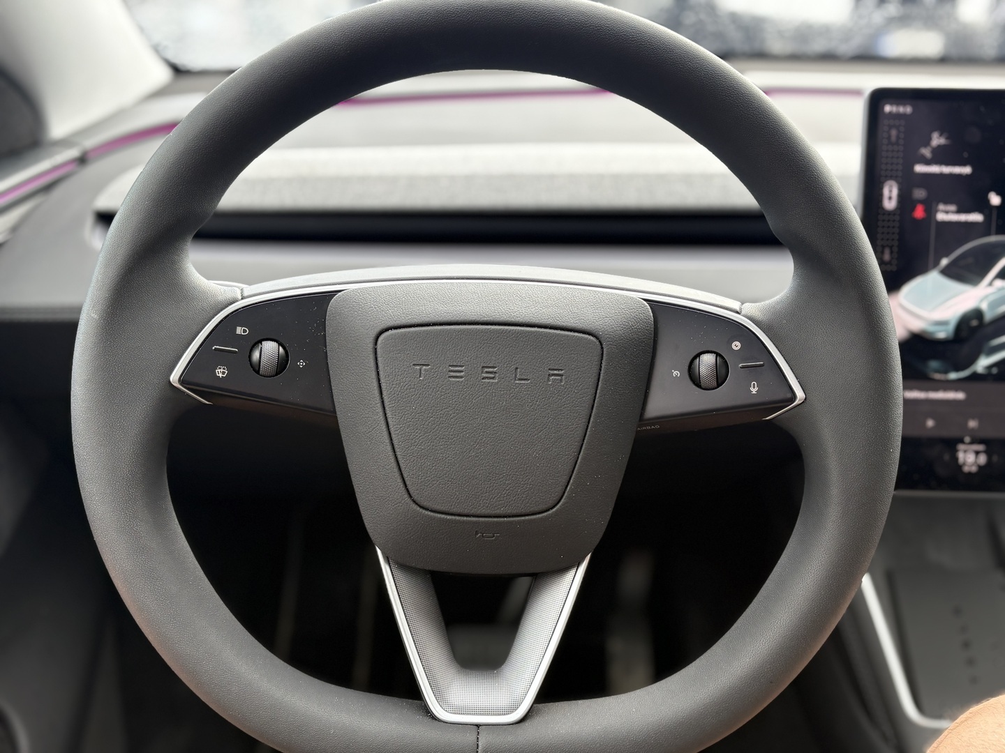 Tesla - Model Y - Long Range AWD Juniper / 1.om Suomi-auto / AMD Ryzen / Vetokoukku / Ilmastoidut nahat / 2xRenkaat&Vanteet /Premium audio - Maastoauto