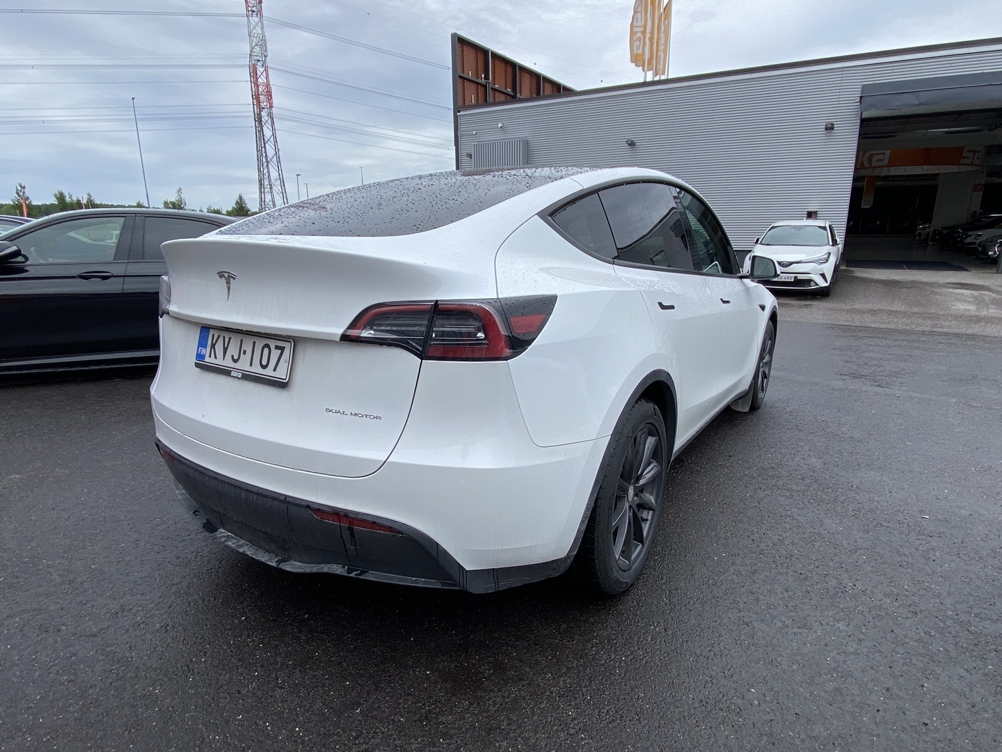Tesla - Model Y - Long Range - Maastoauto