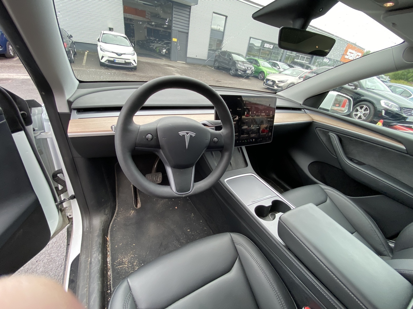 Tesla - Model Y - Long Range - Maastoauto