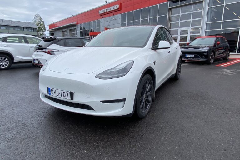 Tesla - Model Y - Long Range - Maastoauto